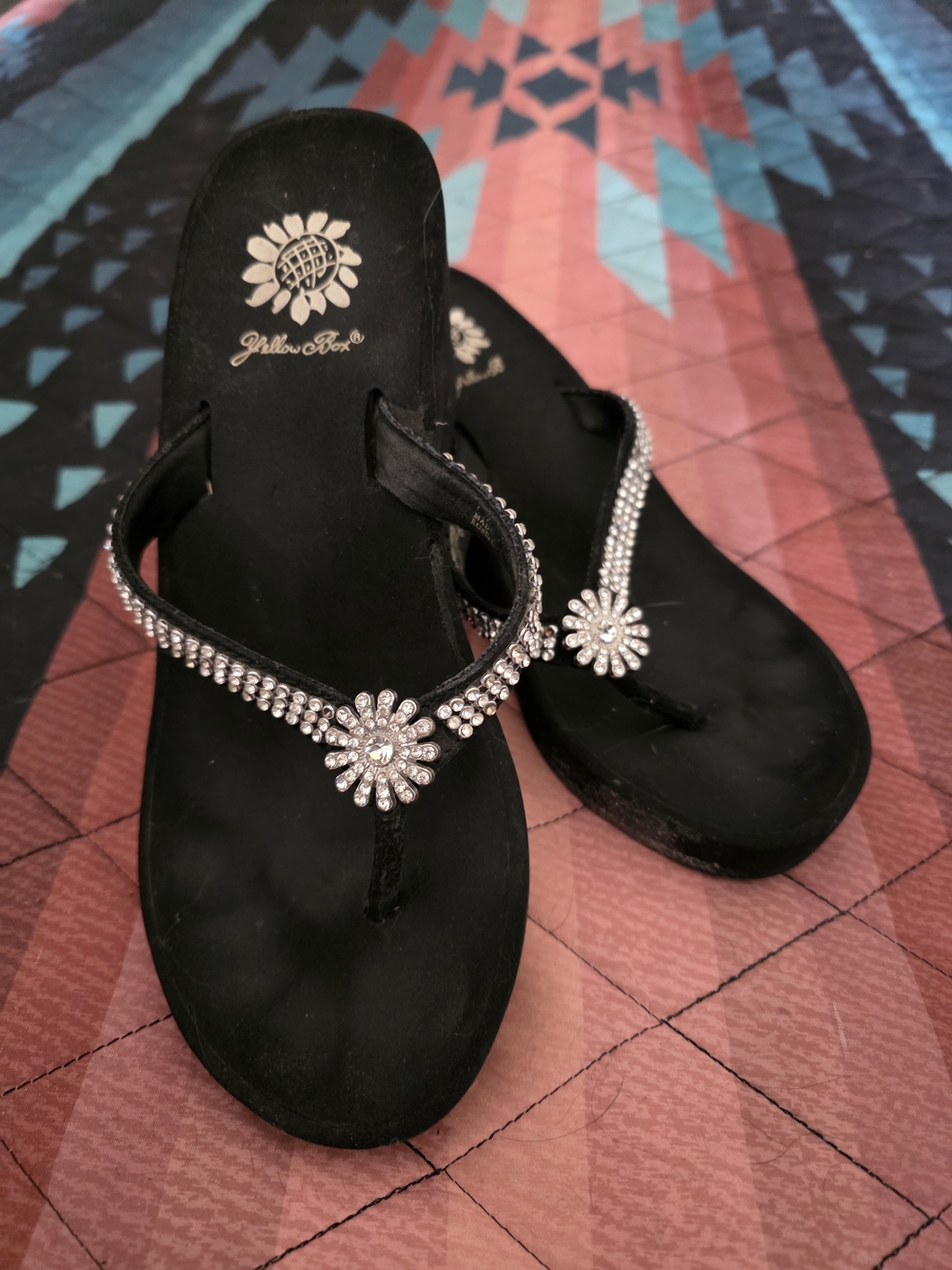 Yellow Box Black Rhinestone Daisy Wedges
